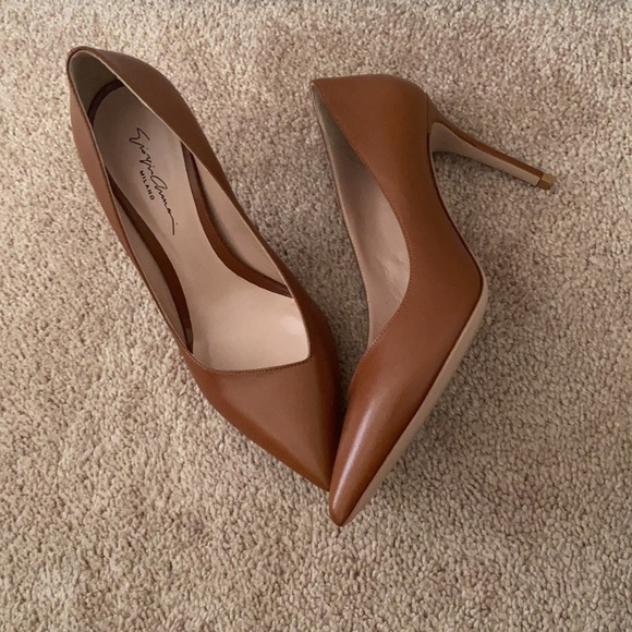 Giorgio Armani Shoes - 🎉SALE 🎉Giorgio Armani pump